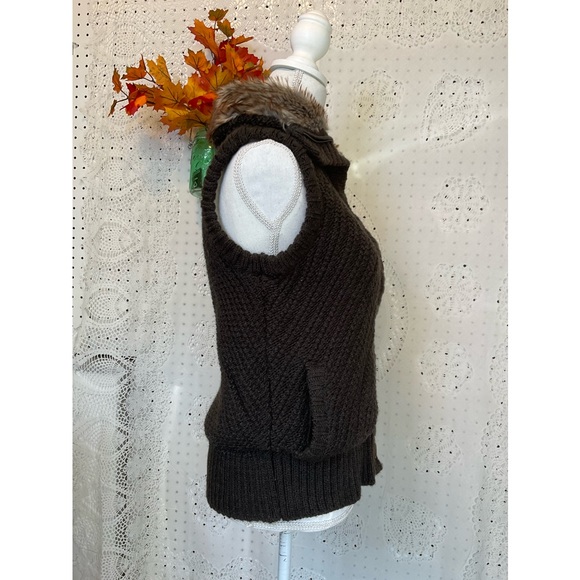 Black Rivet Sweater Vest Glll size XL JR with Faux Collar & Fleece Lined SALE❗️ - Picture 4 of 15